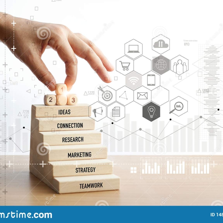 mano-che-tocca-le-icone-sopra-la-scala-di-legno-pagamenti-mobili-vendita-numero-uno-digital-banking-rete-bancaria-acquisto-e-148215124